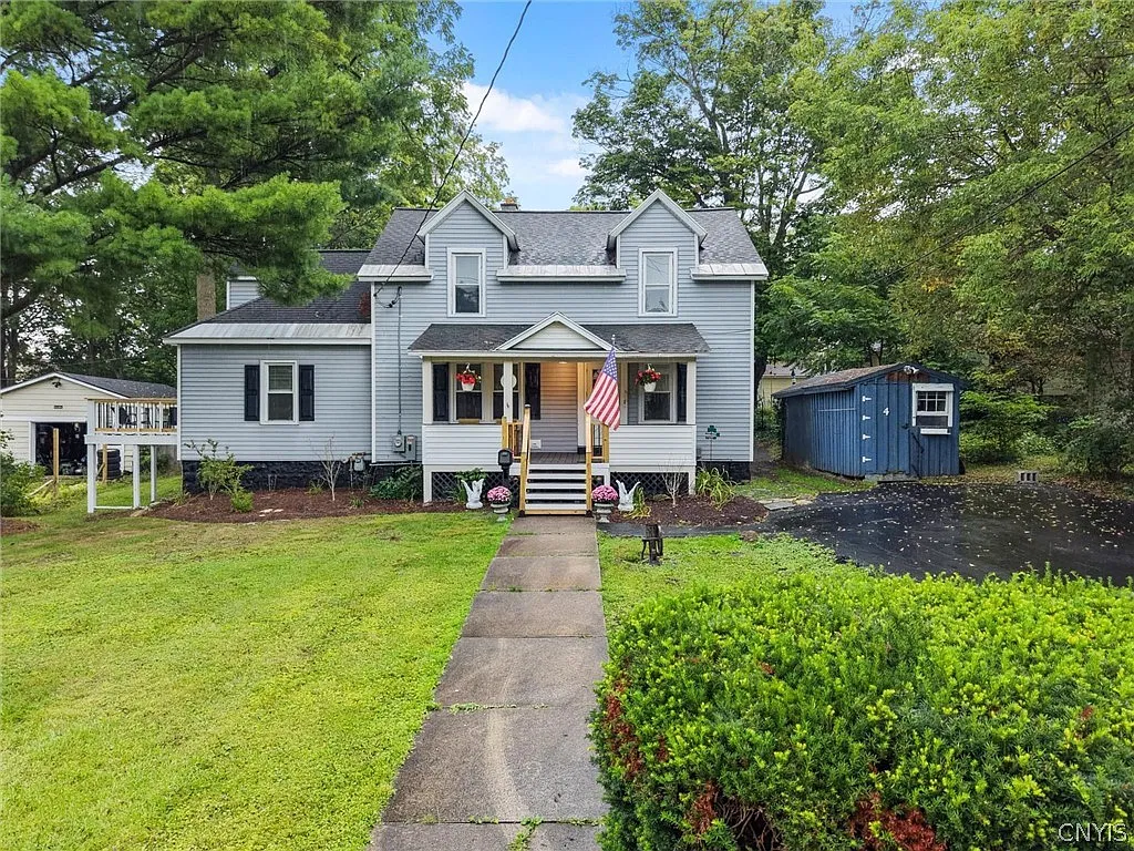 4 bed, 2.0 bath, 1794 sqft, $3,000 — Photo 1