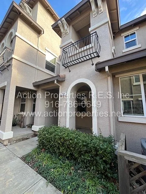 3 bed, 1520 sqft, $2,450 — Photo 3