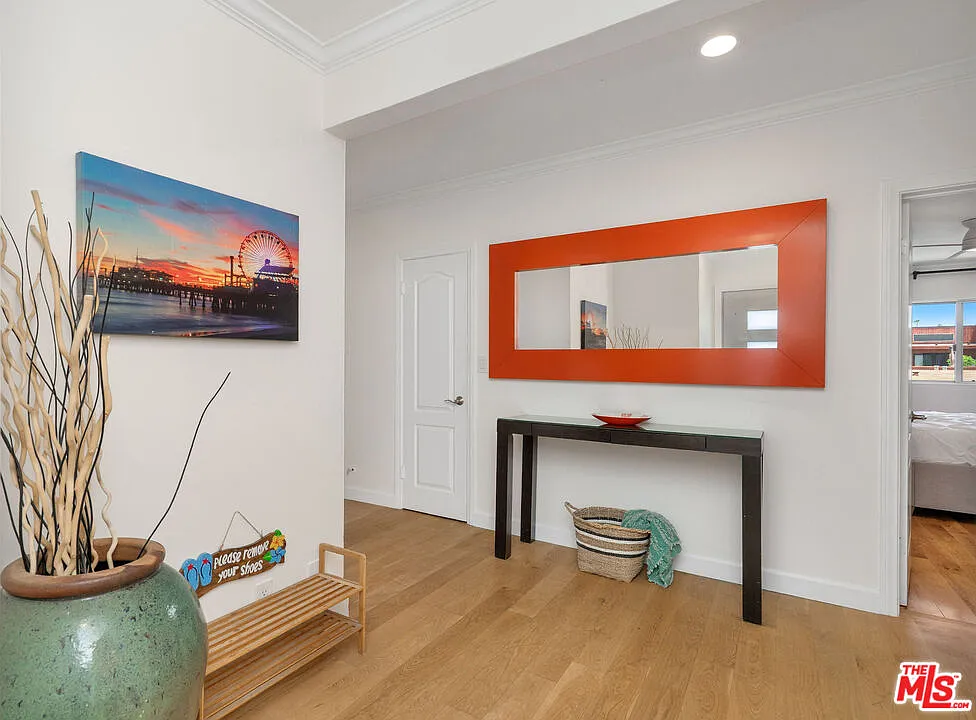 2 bed, 1.0 bath, 939 sqft, $6,000 — Photo 3