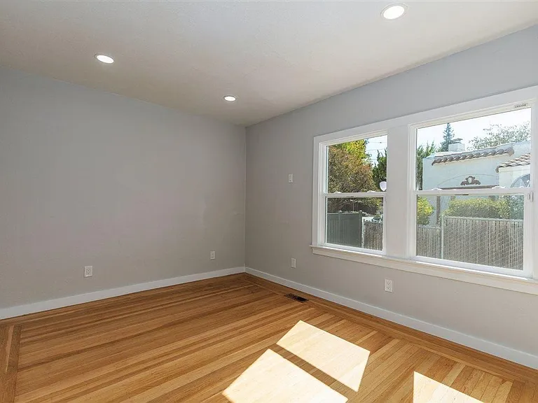 330 Broadmoor Blvd — Photo 12