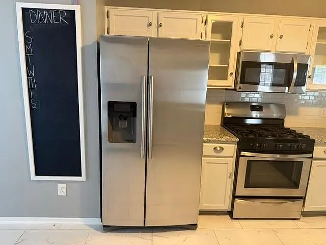 3311 Autumn Bridge Ln — Photo 12