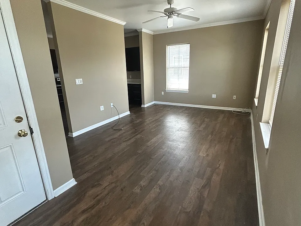 516 N Saint Clair St #301