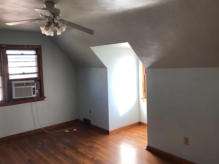7 E Stewart Ave — Photo 10