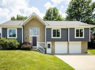 423 SW Windmill Ln, Lees Summit, MO 64082