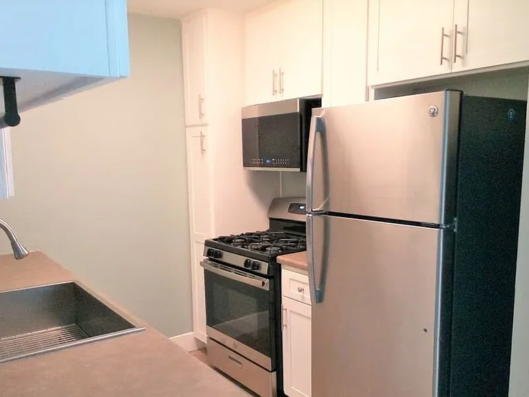 212 Sprucewood St #1 — Photo 4