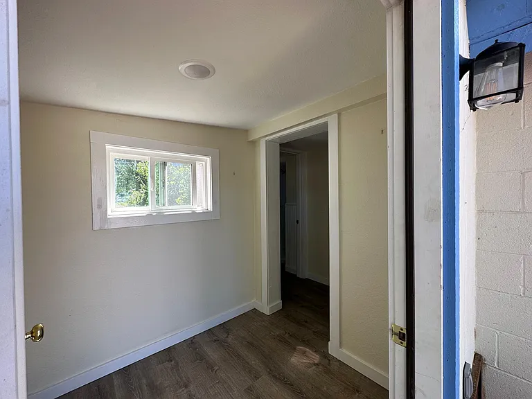 307 W 5th St — Photo 3