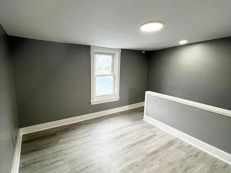 419 S 11th St — Photo 14