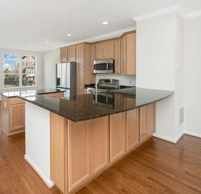 4 bed, 2420 sqft, $3,000 — Photo 4