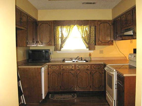 5th image of 320 Cottonwood Ln