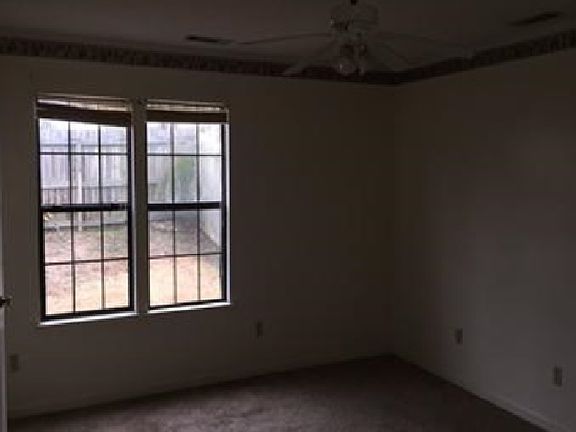 4th image of 4230 Meadow Valley Dr E