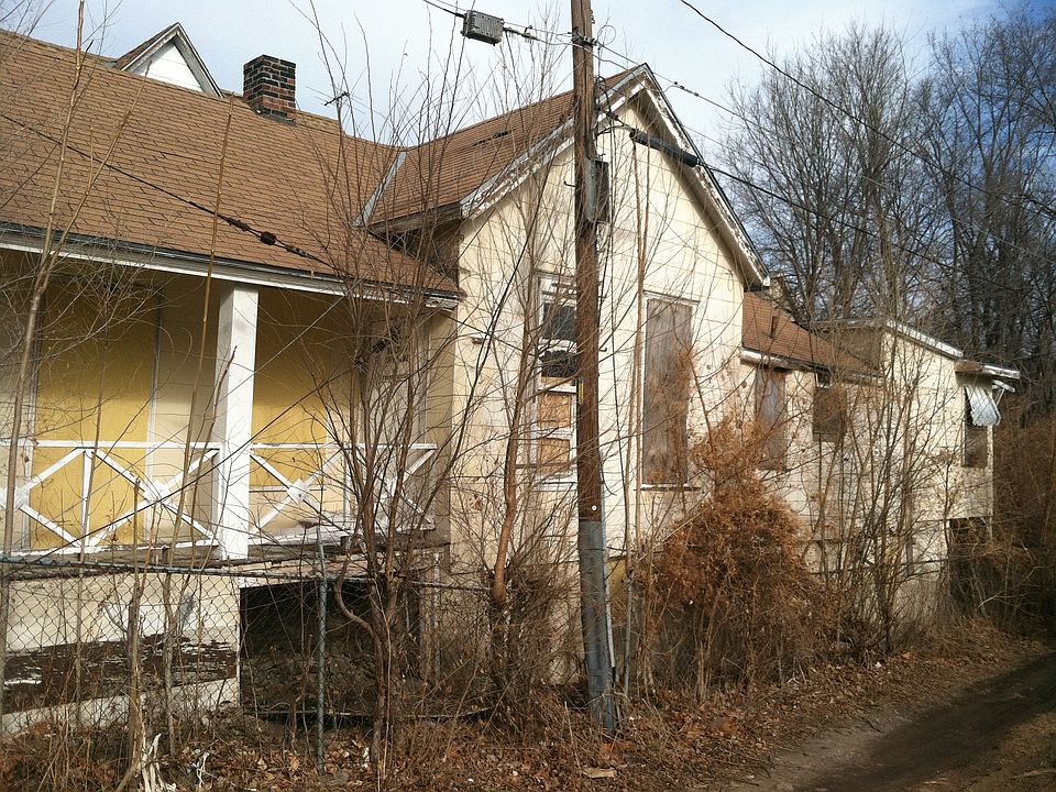 2nd image of 809 Gladstone Blvd