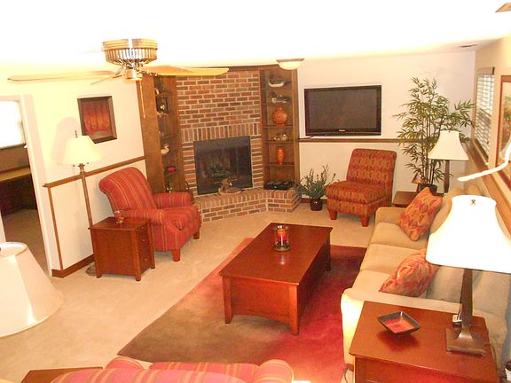 3rd image of 725 Silverleaf Dr