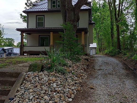 3rd image of 619 3rd Ave SW #A