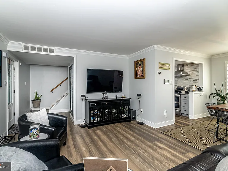 251 Fir Tree Ct — Photo 5