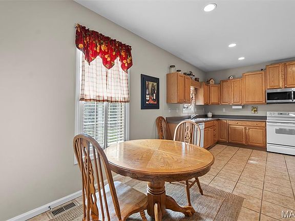 5th image of 380 Stotler Way