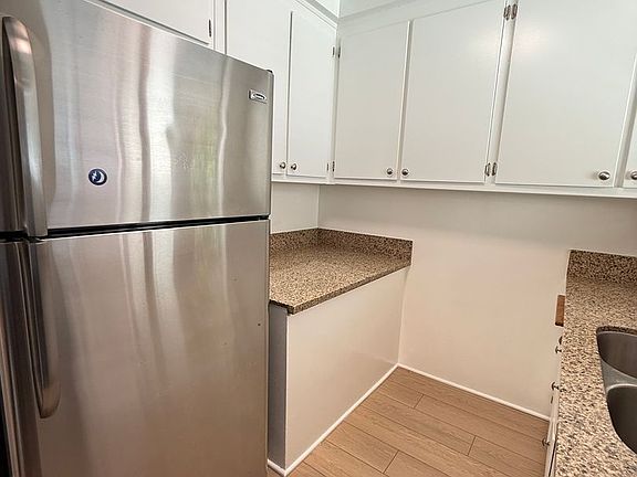 5th image of 1031 N Ogden Dr APT 6