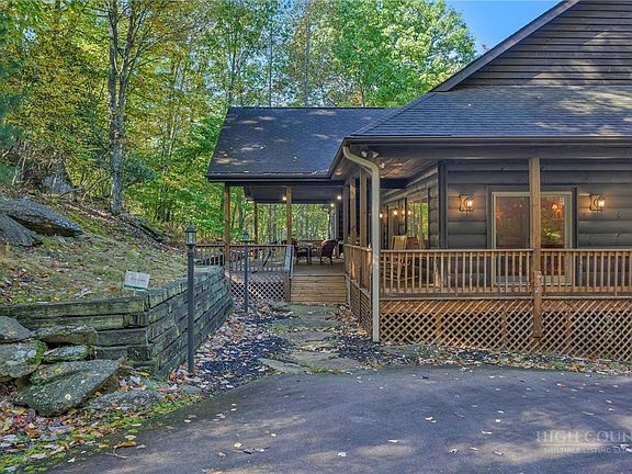 4th image of 351 Woodland Ridge