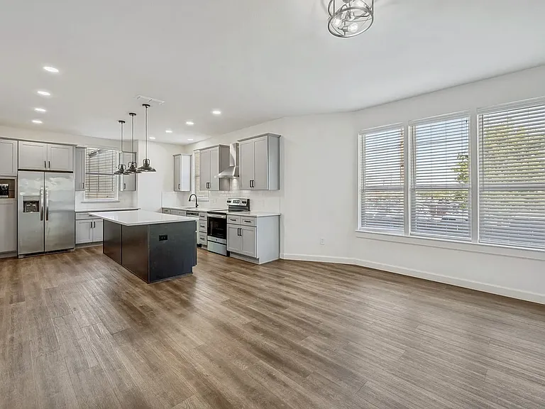 1704 S Jennings Ave — Photo 6
