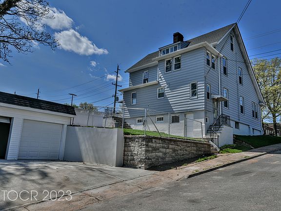 3rd image of 396 Terrace Ave