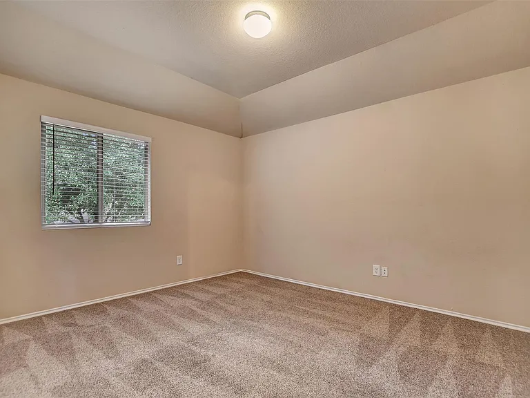 11426 Noble Ct — Photo 33