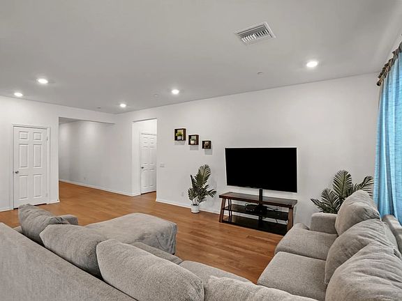 3rd image of 28168 Chambers Ave