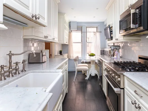 325 East 79th Street image 2 of 16