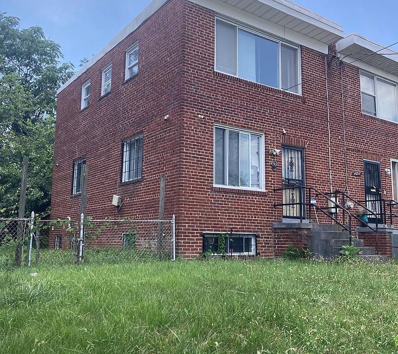 2nd image of 4013 Clay Pl NE