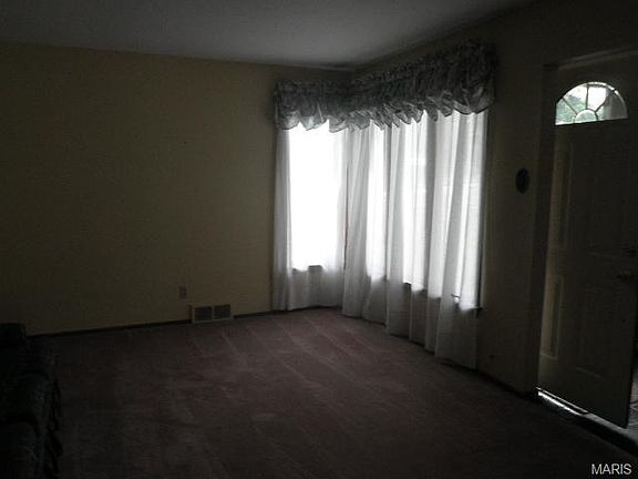 3rd image of 1140 Chatelet Dr