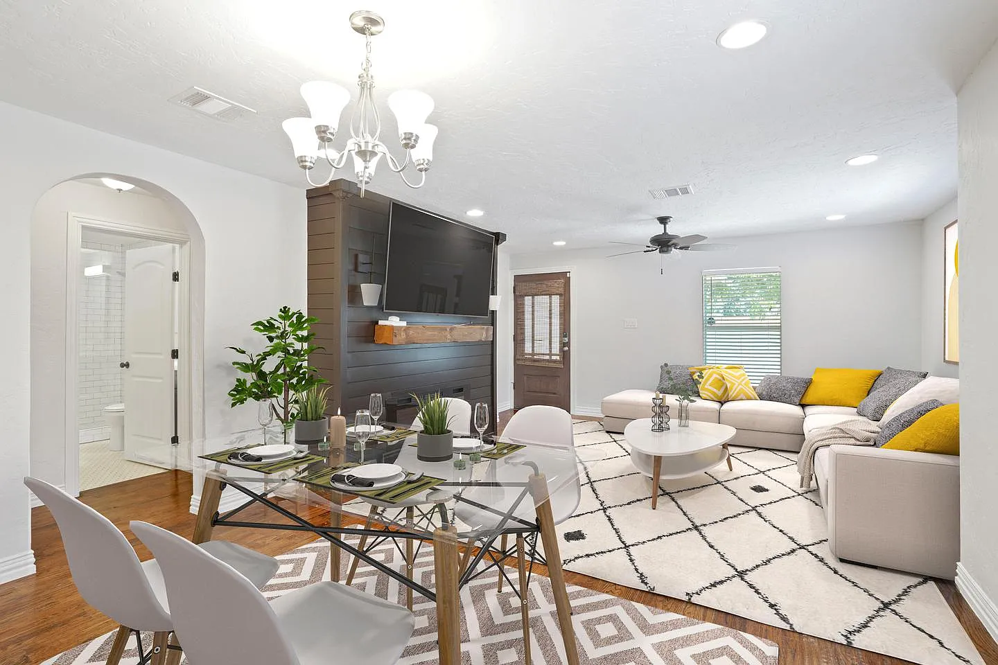 Private room in Vibrant North Oak Cliff home with backyard oasis — Photo 1