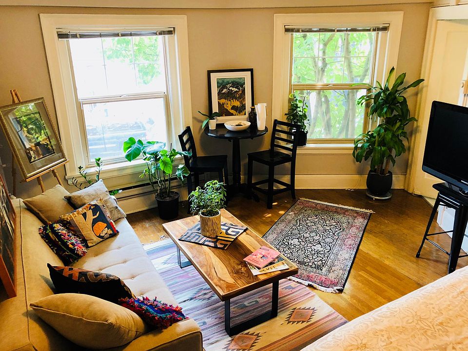 1st image of 1633 Melrose Ave APT 500