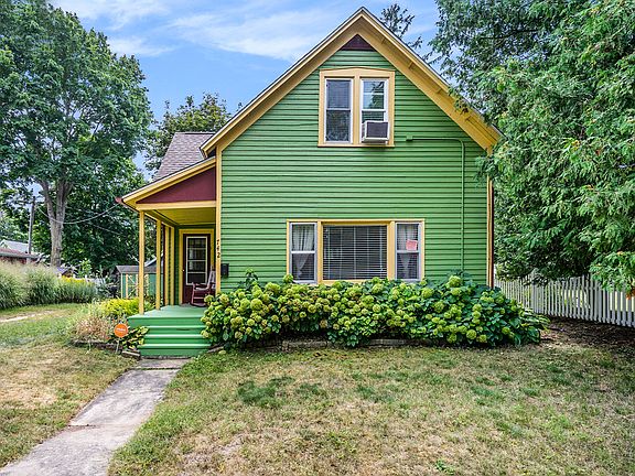 3rd image of 742 Green St