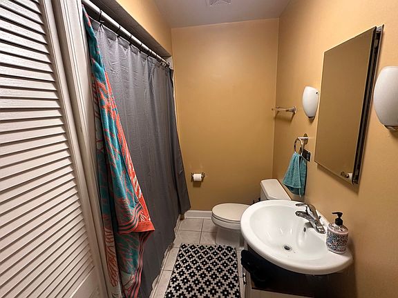 3rd image of 1434 N Bosworth Ave APT 2R