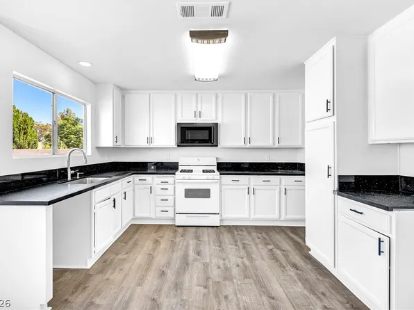550 Kelsford Dr, Las Vegas, NV 89123