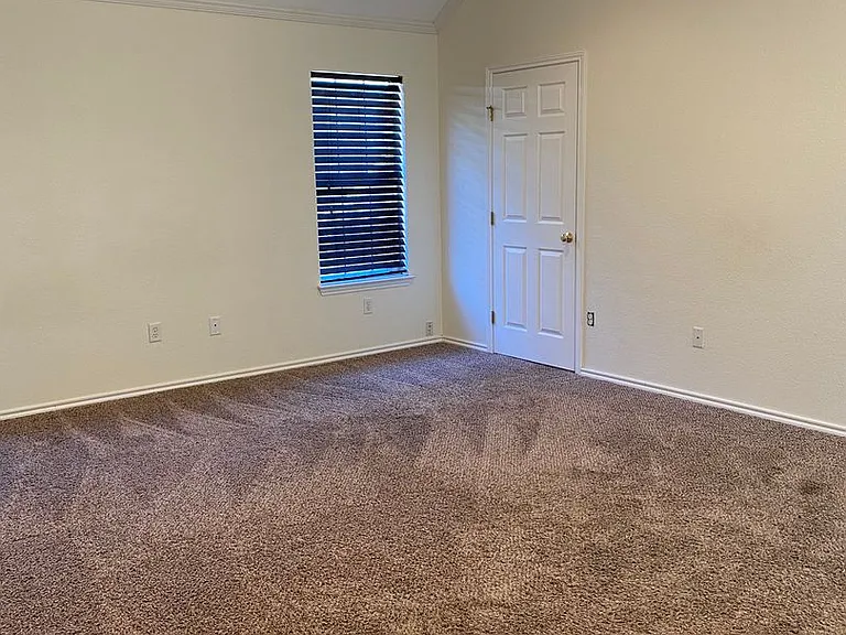 2206 Medford Ct — Photo 10