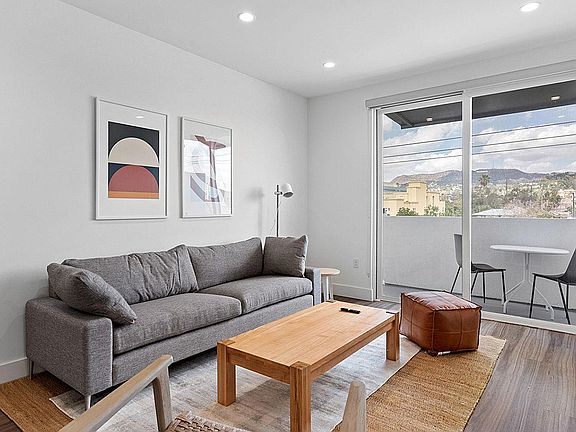4th image of 5639 W Lexington Ave #301PRIVATEROOM2