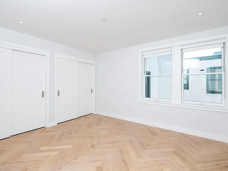12 Commonwealth — Photo 6