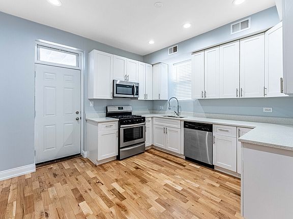 5th image of 555 N Lawler Ave #1