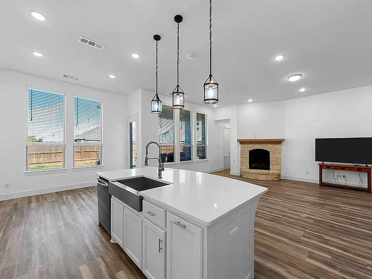 2025 Saint Andrews Dr — Photo 9
