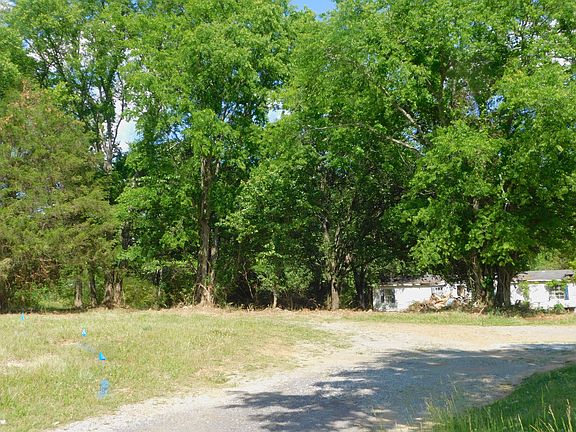 3rd image of 887 Douglas Ln