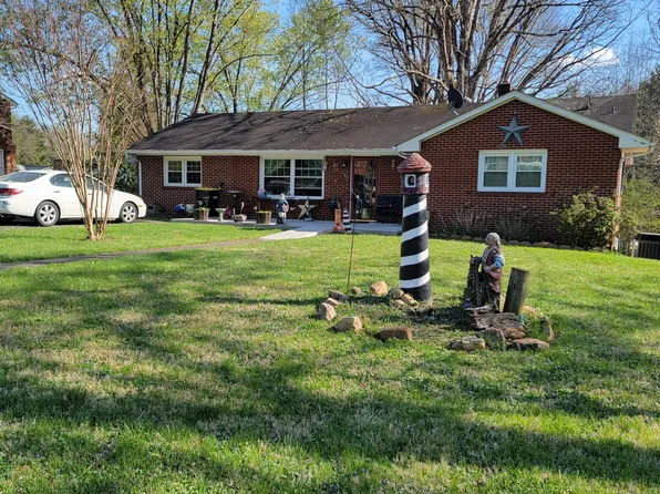 145 Whitten St, Rocky Mount, VA 24151