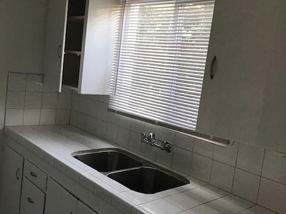3rd image of 815 Bennett Ave APT 15