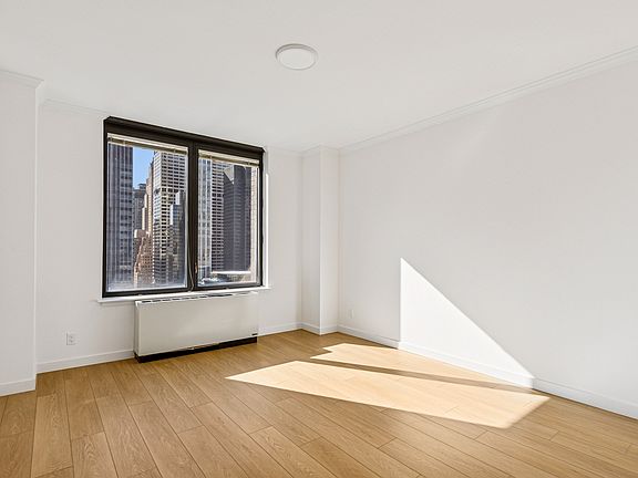 4th image of 150 E 57th St APT 24E
