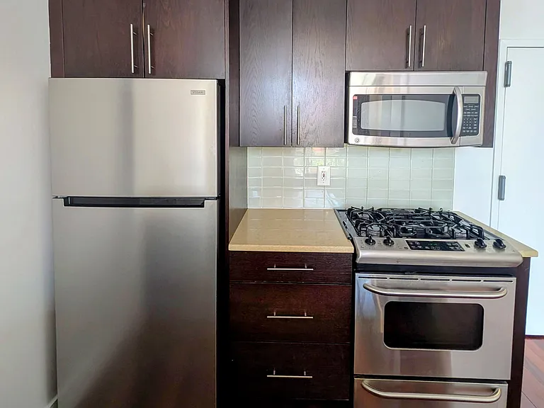 291 Devoe St #3B — Photo 5