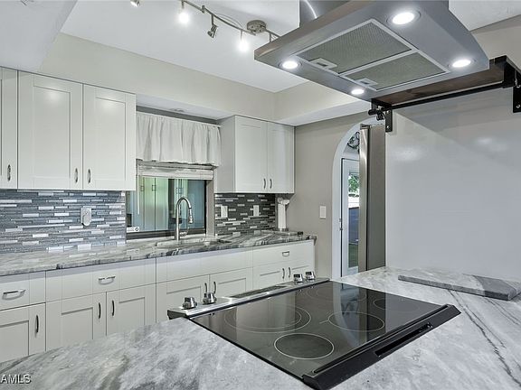 4th image of 121 Dania Cir