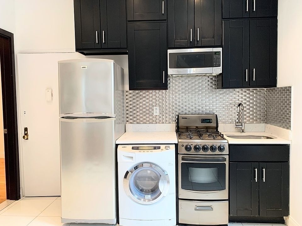 1st image of 932 Amsterdam Ave #4R