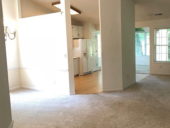 5th image of 1024 Pinehurst Dr