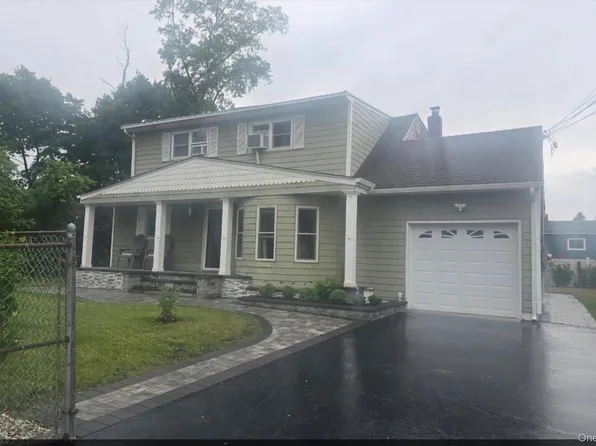 18 Cyprus Avenue, Brentwood, NY 11717