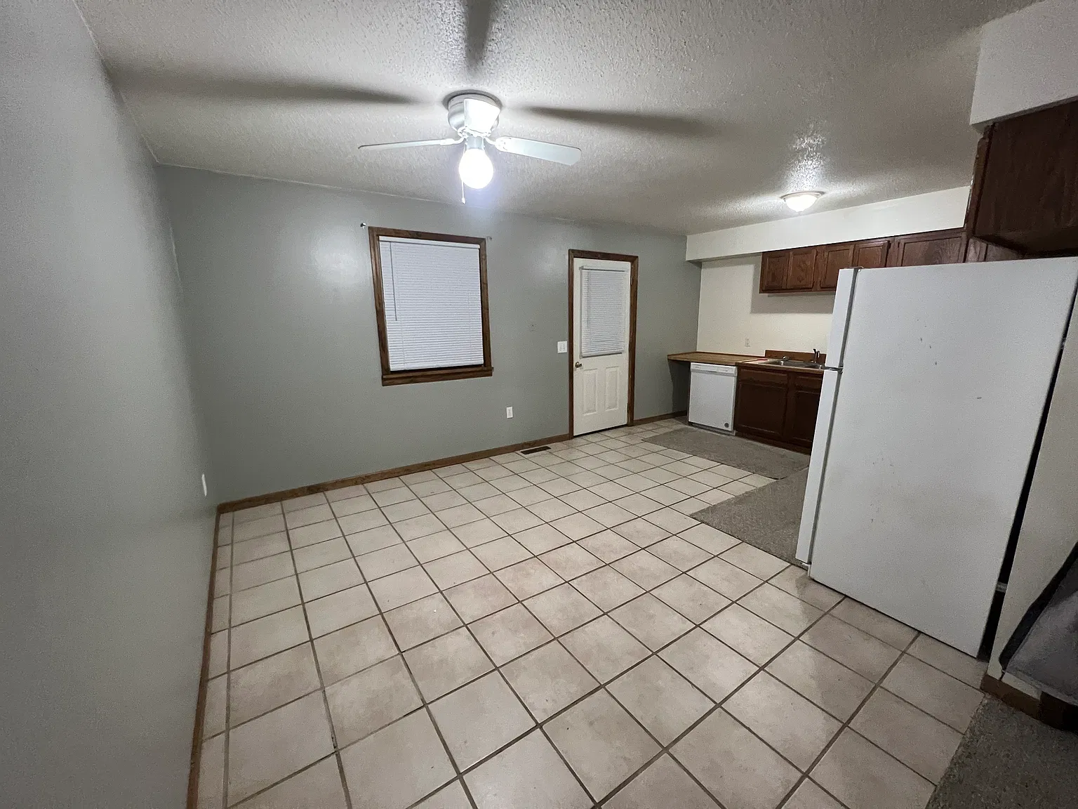 3 bed, 1212 sqft, $1,100 — Photo 2