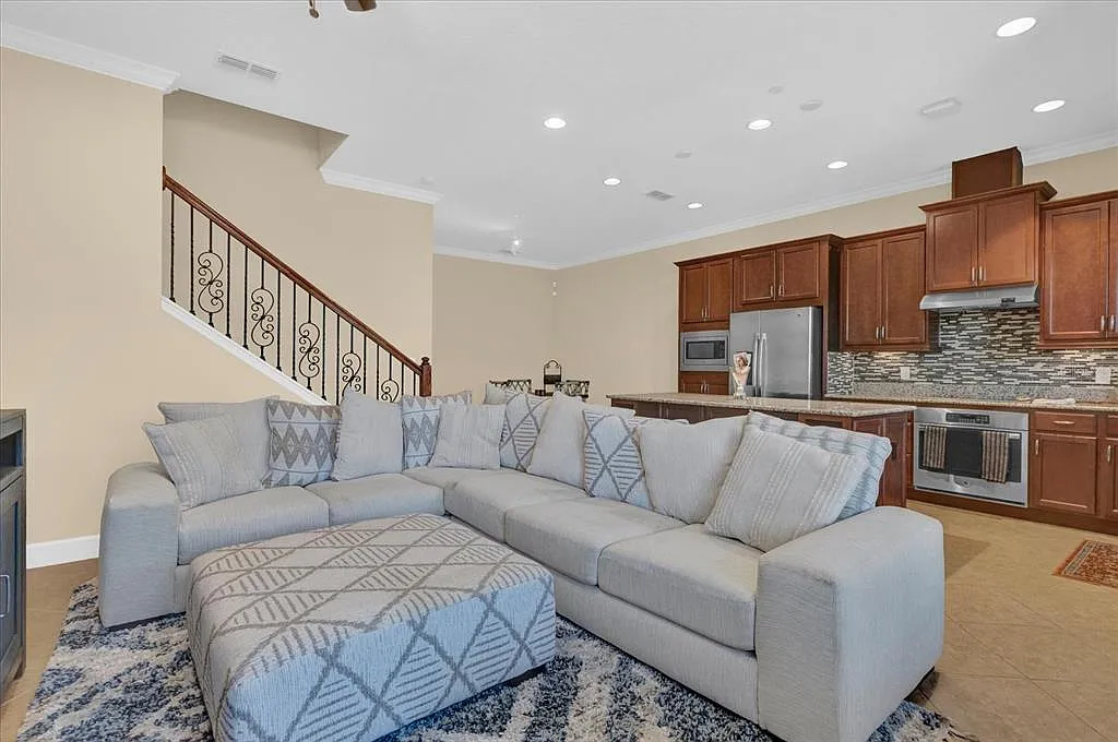3 bed, 2.5 bath, 1776 sqft, $3,450 — Photo 3