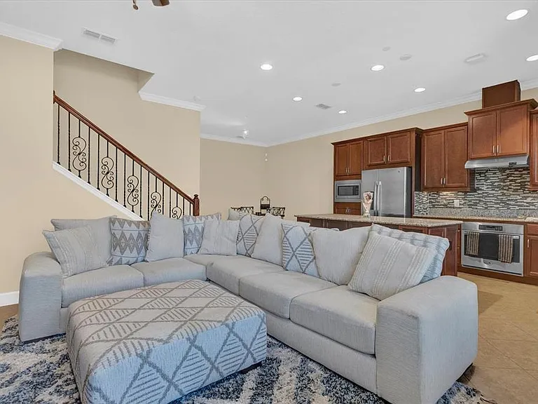 9219 Laureate Blvd — Photo 3